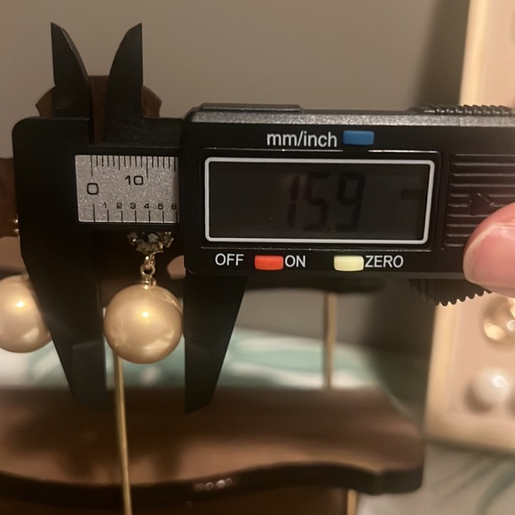 Silver Pin Zirconia Leaf Flower Pearl Tassel Earrings - Picture 4 of 7